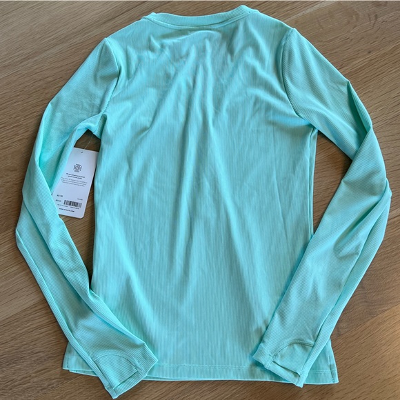 NWT Athleta long sleeved Henley - Picture 2 of 3